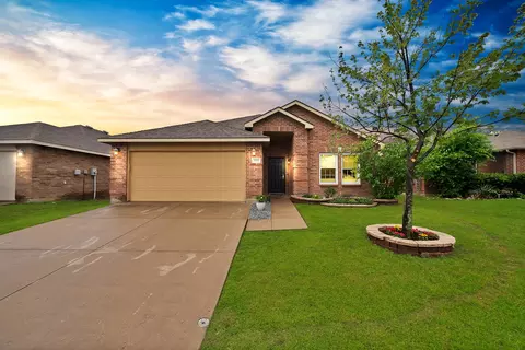 5705 Talons Crest Cir, Fort Worth, TX 76179