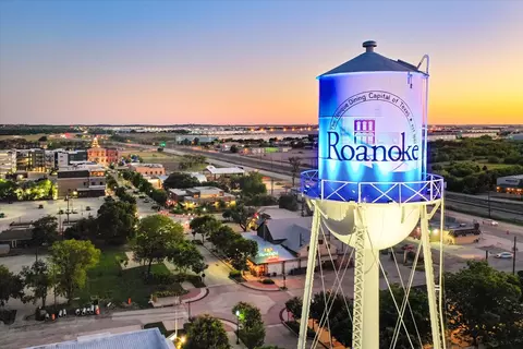 204 N Pine St, Roanoke, TX 76262