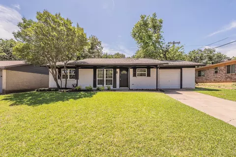 6 Honor Oak Ln, Bedford, TX 76022