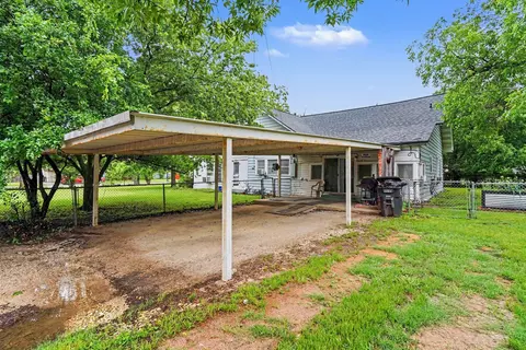 506 Woodard Ave, Cleburne, TX 76033