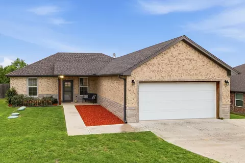 2118 Christine Dr, Granbury, TX 76048