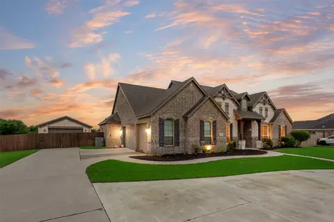 451 Holmes Ave, Waxahachie, TX 75167