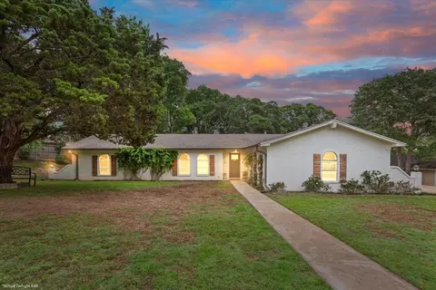 719 Wooded Crest Dr, Woodway, TX 76712