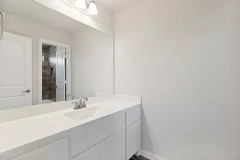 Bath - 2809 River Bend Pl, Celina, TX 75009 photo 4 of 5