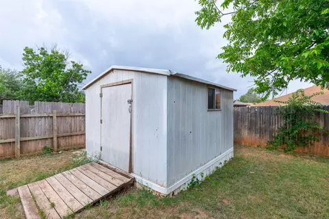 Exterior - 1702 Chachalaca Ln, Abilene, TX 79605 photo 5 of 6