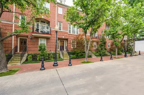 2492 Worthington St, Dallas, TX 75204