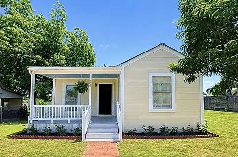 502 W Paine Ave, Comanche, TX 76442