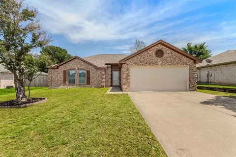 1012 High Crest Dr, Azle, TX 76020