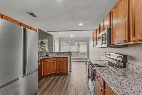 1012 High Crest Dr, Azle, TX 76020