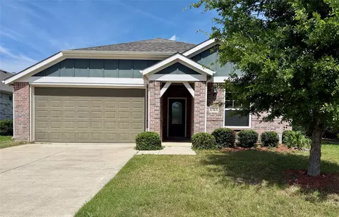 1313 Roadrunner Dr, Little Elm, TX 75068