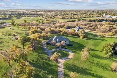 362 Woodland Hills Dr, Sherman, TX 75092
