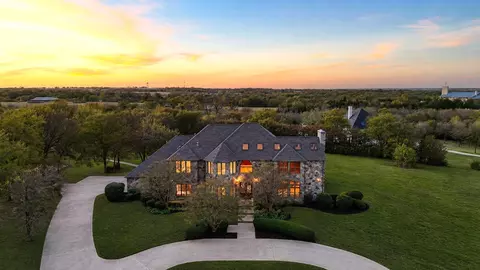 362 Woodland Hills Dr, Sherman, TX 75092