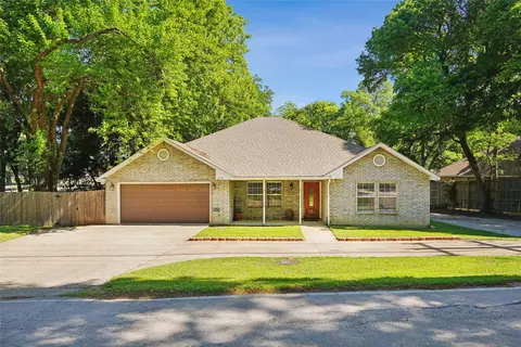 211 Ashford Ln, Midlothian, TX 76065
