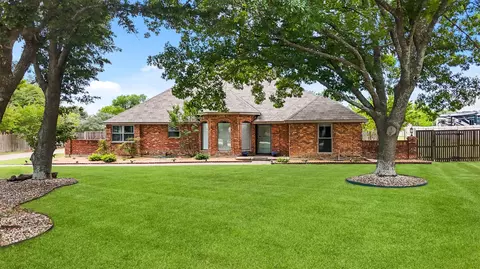 909 Valley View Ave, Red Oak, TX 75154