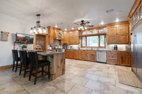 132 Southside Dr, Gainesville, TX 76240