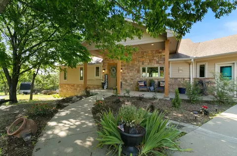 132 Southside Dr, Gainesville, TX 76240