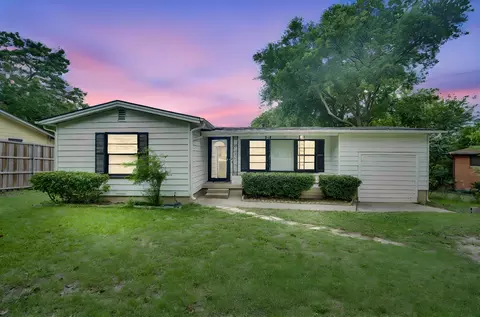 207 N Lyndalyn Ave, Desoto, TX 75115