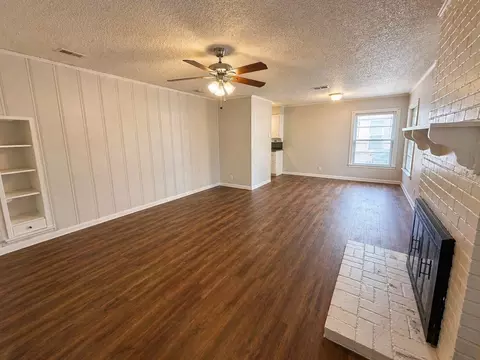 1801 Robinwood Dr, Fort Worth, TX 76111