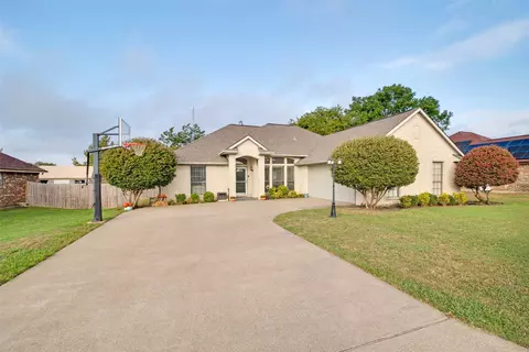 1425 Nottingham Dr, Kaufman, TX 75142