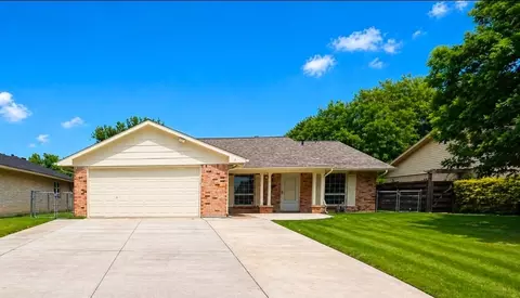 614 W Grenoble Dr, Grand Prairie, TX 75052