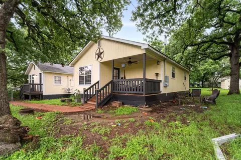 902 Travis Ave, Alvarado, TX 76009