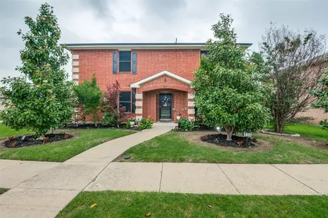 838 Smokey Oak St, Lancaster, TX 75146