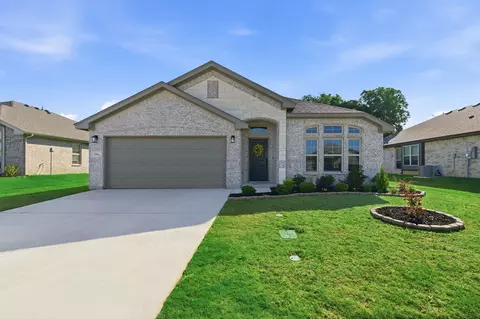 1106 Holly St, Cleburne, TX 76033