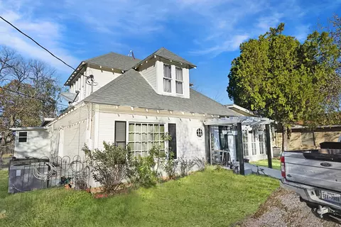 241 W Ross Ave, De Leon, TX 76444