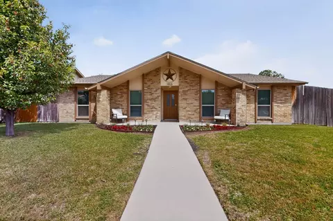 1915 Glenrose Ln, Carrollton, TX 75007