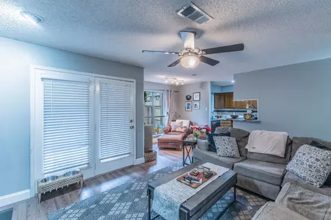 1901 Cloisters Dr #914, Arlington, TX 76011