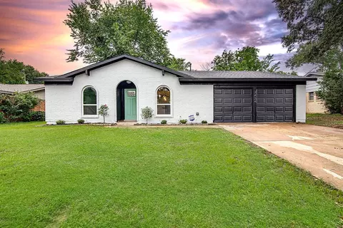 7424 Van Natta Ln, Fort Worth, TX 76112