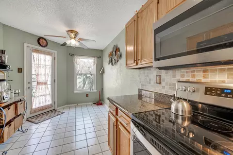 4212 Maryanne Pl, Haltom City, TX 76137