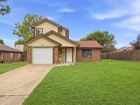125 N Chapel Creek Blvd, Fort Worth, TX 76108