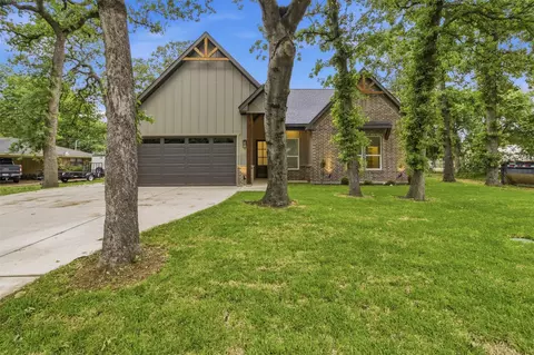 713 Club Oak Dr, River Oaks, TX 76114