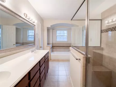 Bath - 1332 Kesser Dr, Plano, TX 75025 photo 6 of 6