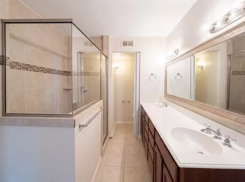 Bath - 1332 Kesser Dr, Plano, TX 75025 photo 5 of 6