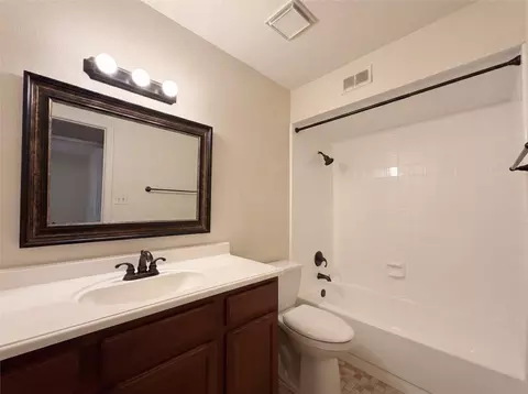 Bath - 1332 Kesser Dr, Plano, TX 75025 photo 2 of 6