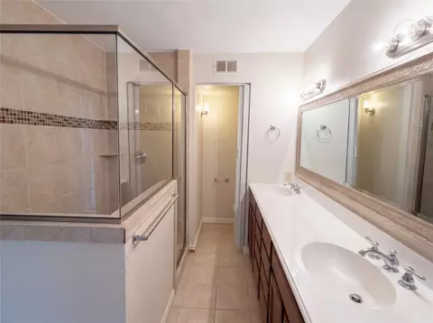 Bath - 1332 Kesser Dr, Plano, TX 75025 photo 4 of 6