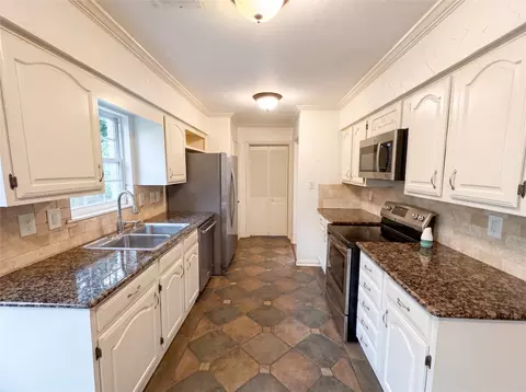 Kitchen - 1332 Kesser Dr, Plano, TX 75025 photo 1 of 1