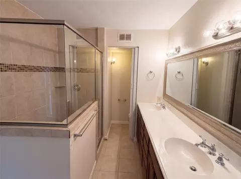Bath - 1332 Kesser Dr, Plano, TX 75025 photo 3 of 6
