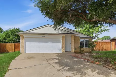 4208 Ocho Rios Dr, Fort Worth, TX 76137