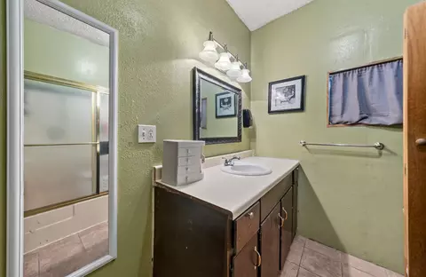 Bath - 1725 Summer Ave, Waco, TX 76708 photo 1 of 2
