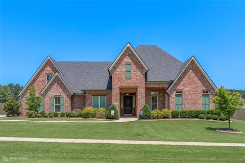 301 Ayres Cir, Benton, LA 71006