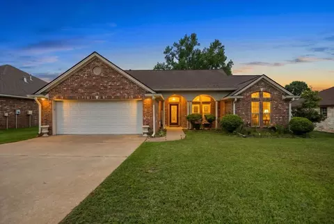 220 Sandstone Ln, Nacogdoches, TX 75965