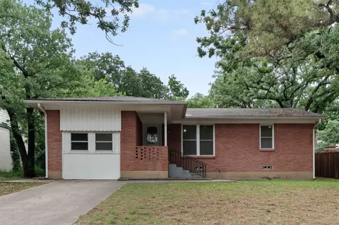 2103 Mercedes Rd, Denton, TX 76205