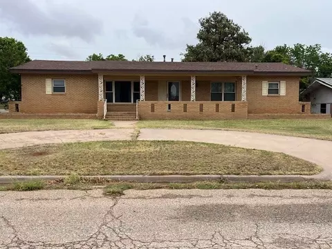 901 E Burnside St, Rotan, TX 79546