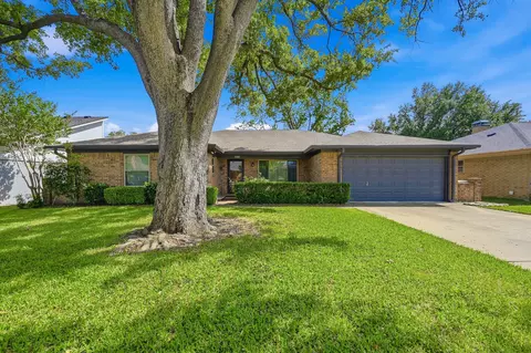 1100 Purdue Dr, Arlington, TX 76012