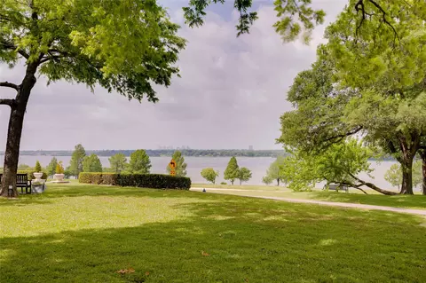 9210 W Lake Highlands Dr, Dallas, TX 75218