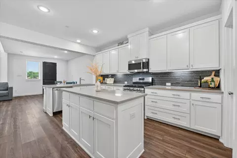 685 Watersedge Ct, Lewisville, TX 75067