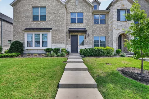 685 Watersedge Ct, Lewisville, TX 75067